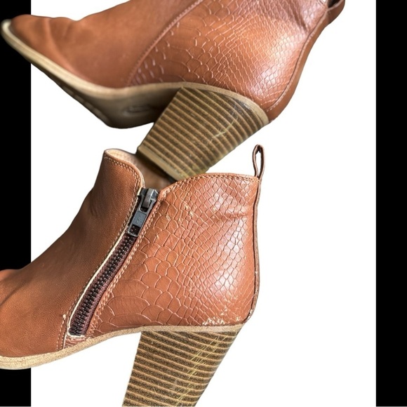 Euro Soft Savina Boot Chestnut Brown Size 7.5 Heeled Ankle Boots Sofft - Picture 3 of 13